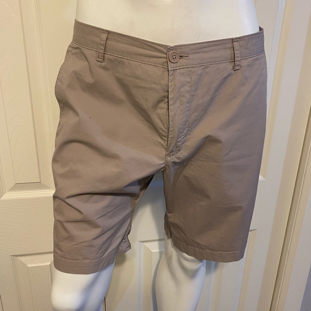 H&M Regular-fit shorts in woven cotton fabric.